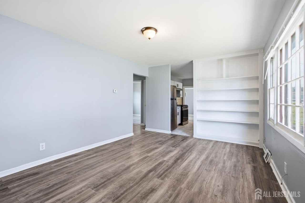 115 N Main St - Photo 4 of 29