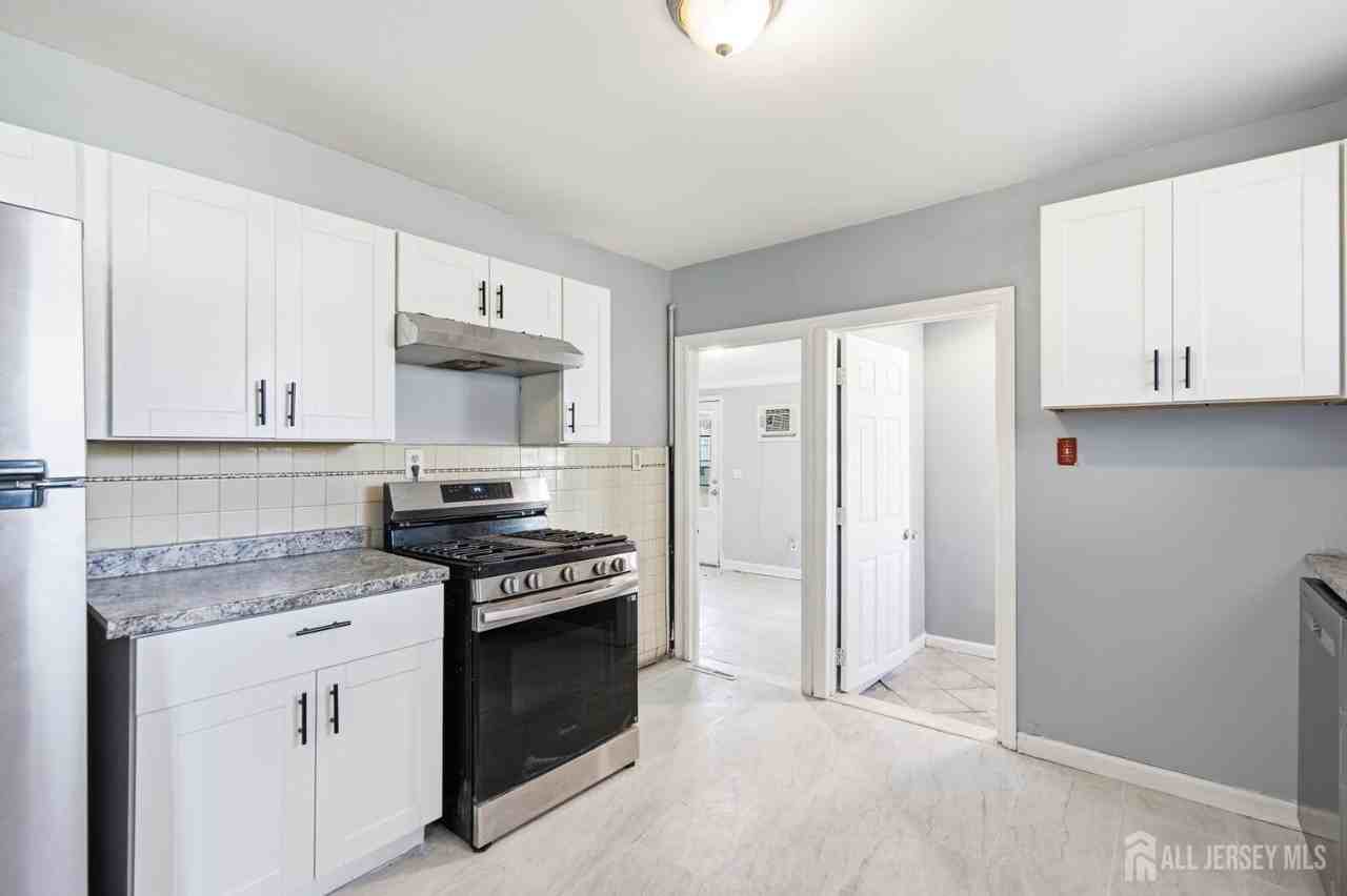 115 N Main St - Photo 6 of 29