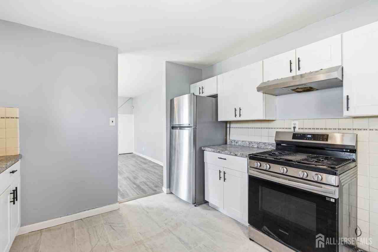 115 N Main St - Photo 7 of 29