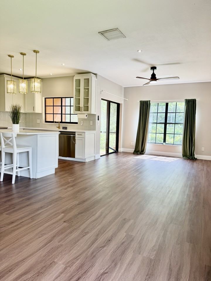 1050 Blackwater Dr #1 - Photo 3 of 42