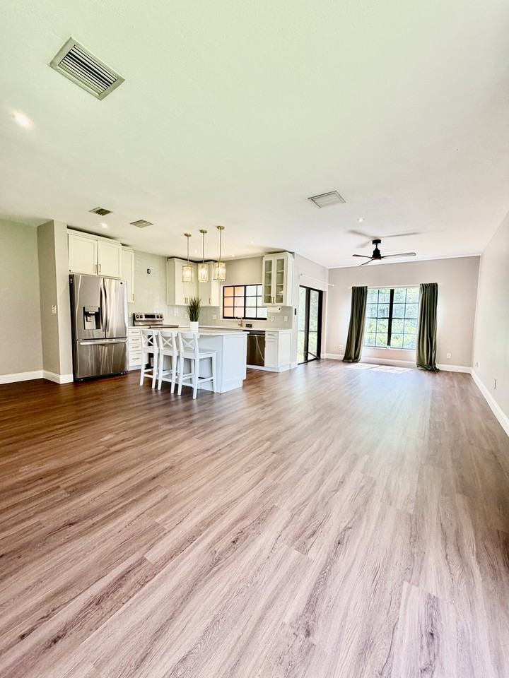 1050 Blackwater Dr #1 - Photo 4 of 42