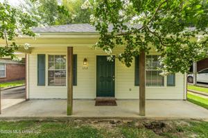 featured image of 1212 Barnett Bend Cir