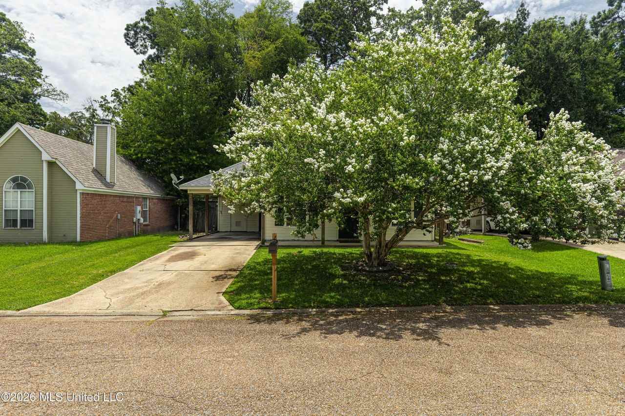 1212 Barnett Bend Cir - Photo 2 of 31