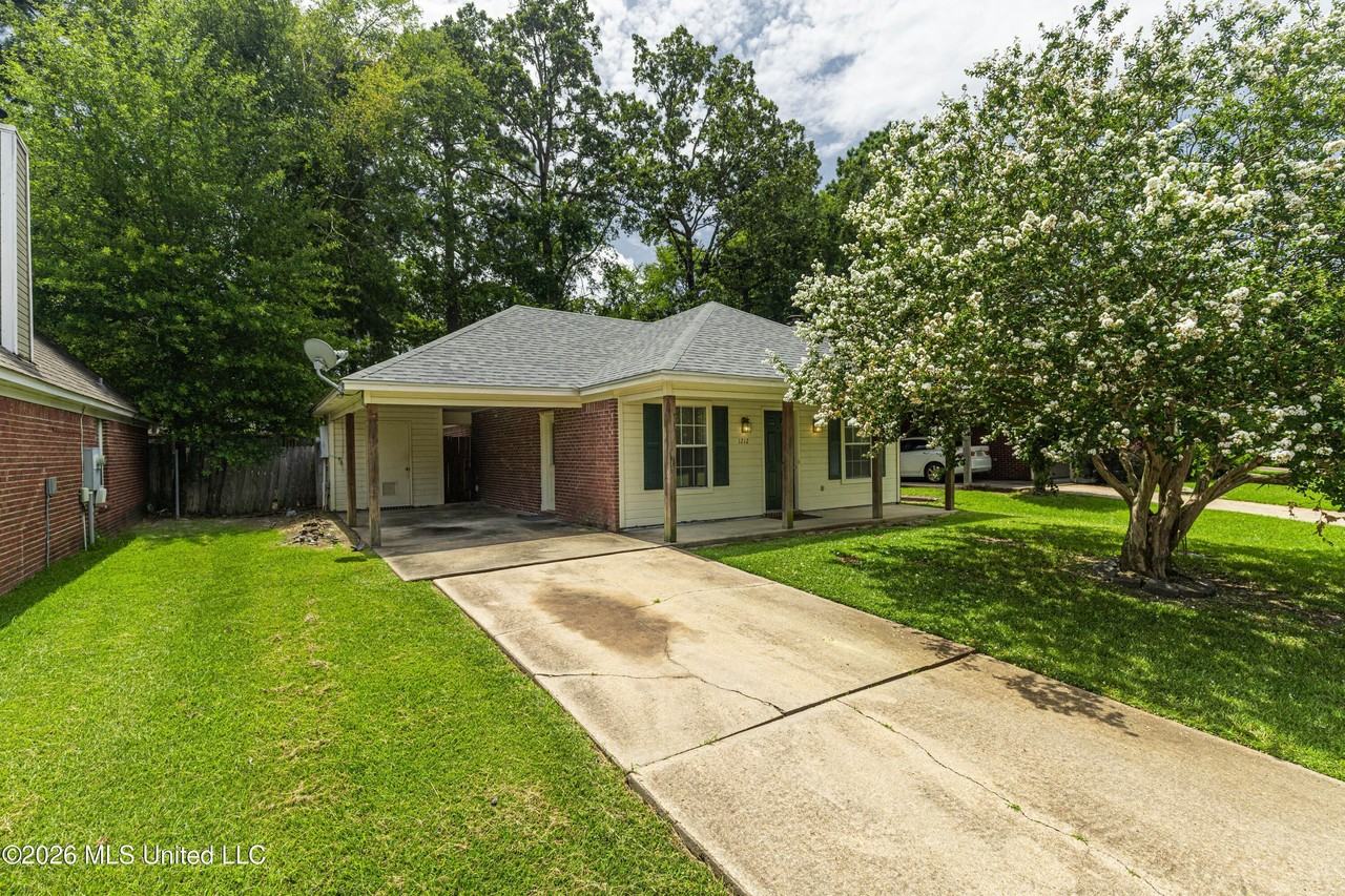 1212 Barnett Bend Cir - Photo 3 of 31