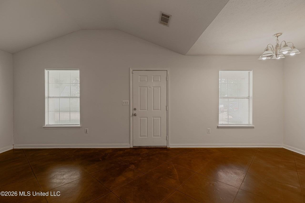 1212 Barnett Bend Cir - Photo 5 of 31
