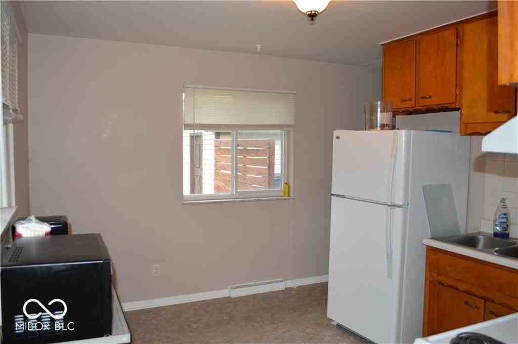 550 Cleveland St - Photo 6 of 15