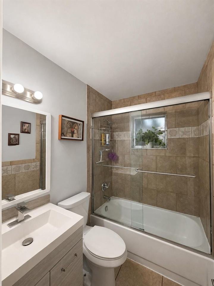 Nw 2nd Ct - Photo 4 of 8