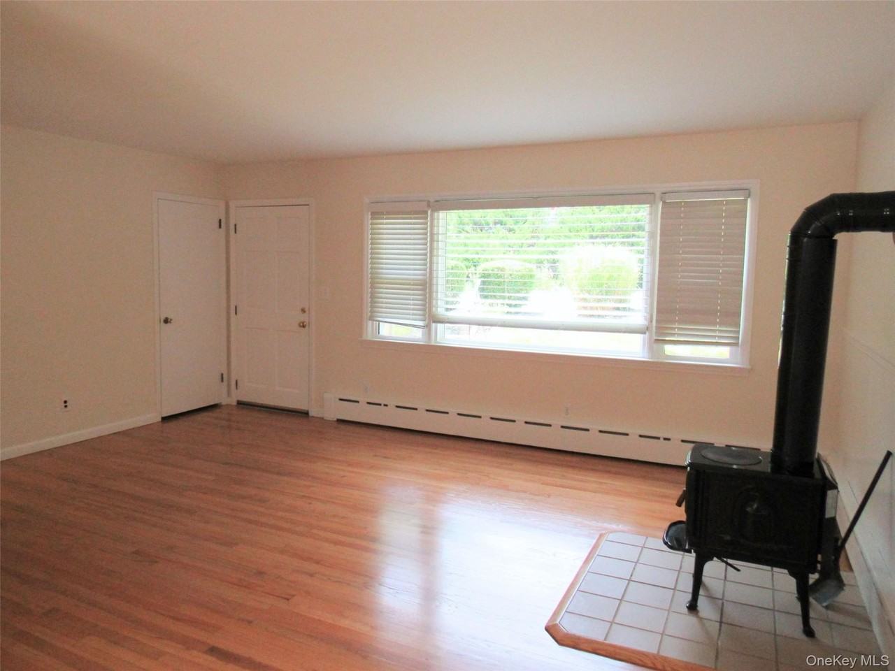14 Piney Point Ave - Photo 3 of 25