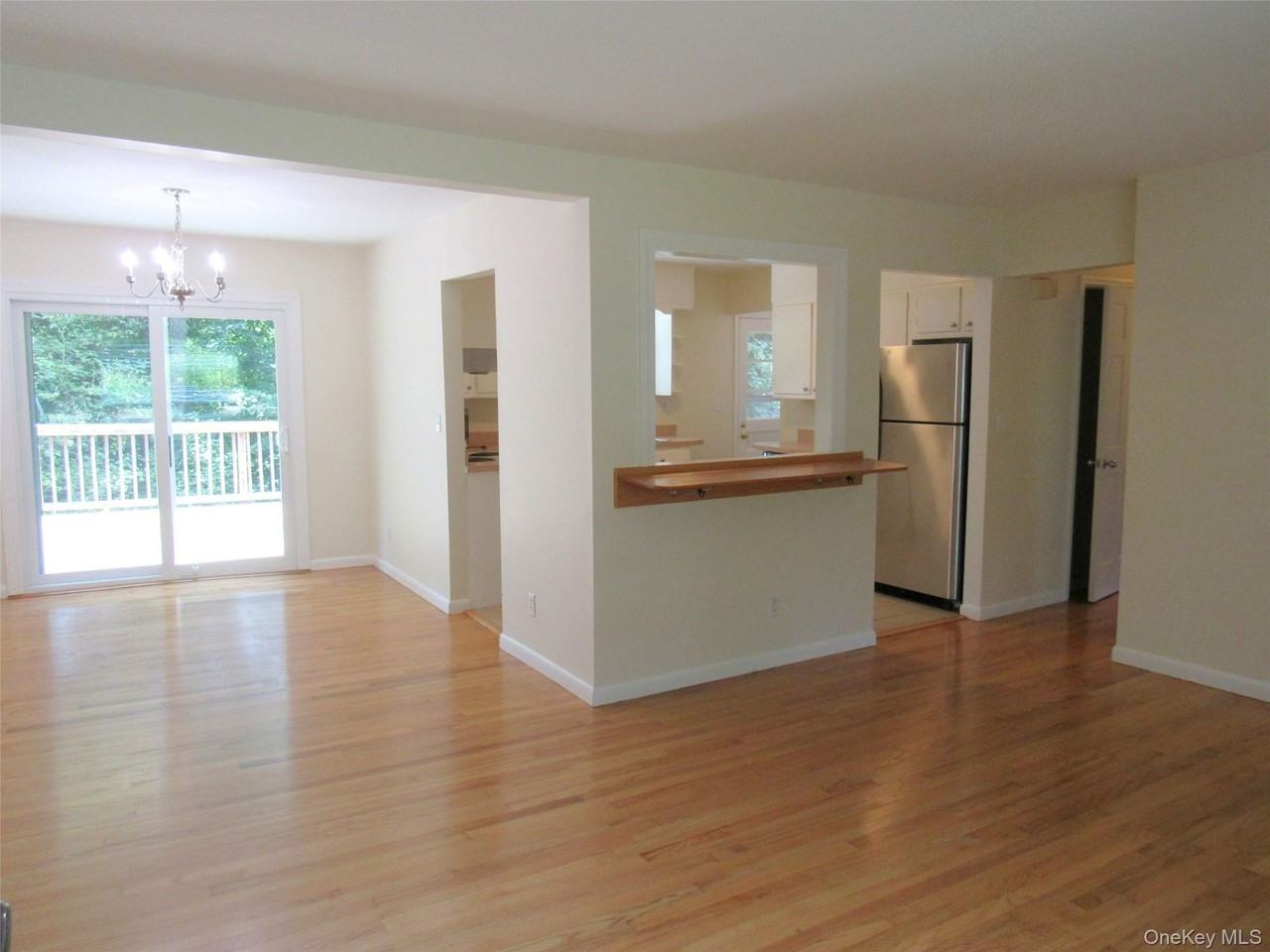 14 Piney Point Ave - Photo 5 of 25