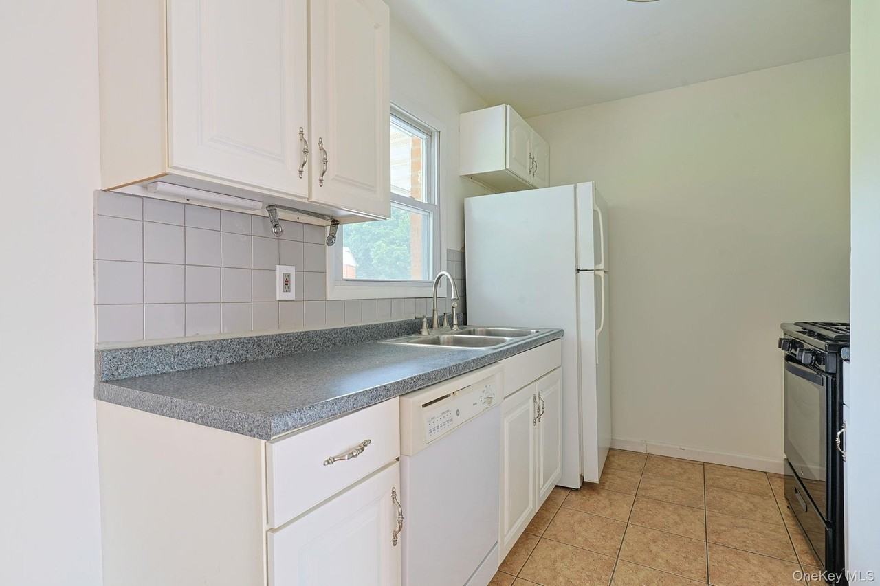 6 Alpine Dr #E - Photo 4 of 13