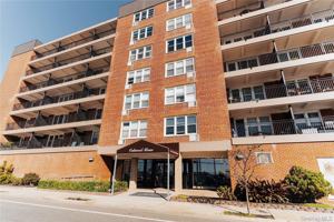featured image of 1 E Broadway #4B