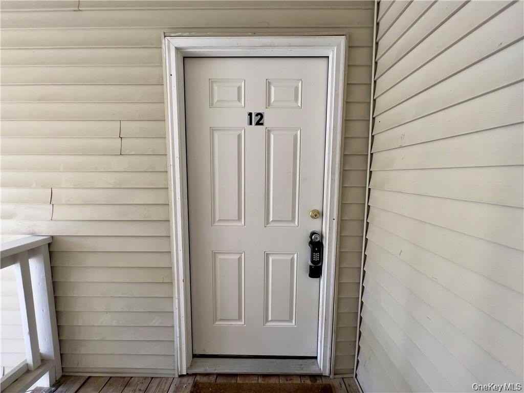17 Lexington Hl #12 - Photo 2 of 20