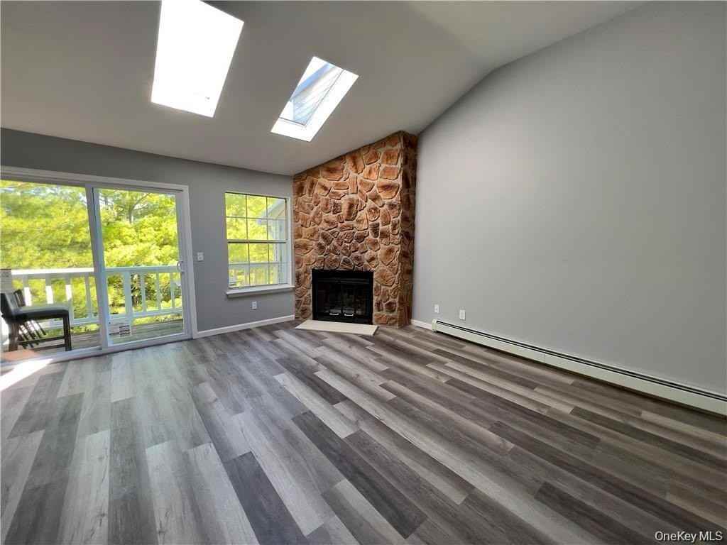17 Lexington Hl #12 - Photo 3 of 20