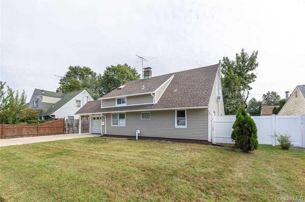 68 Bloomingdale Rd - Photo 2 of 17