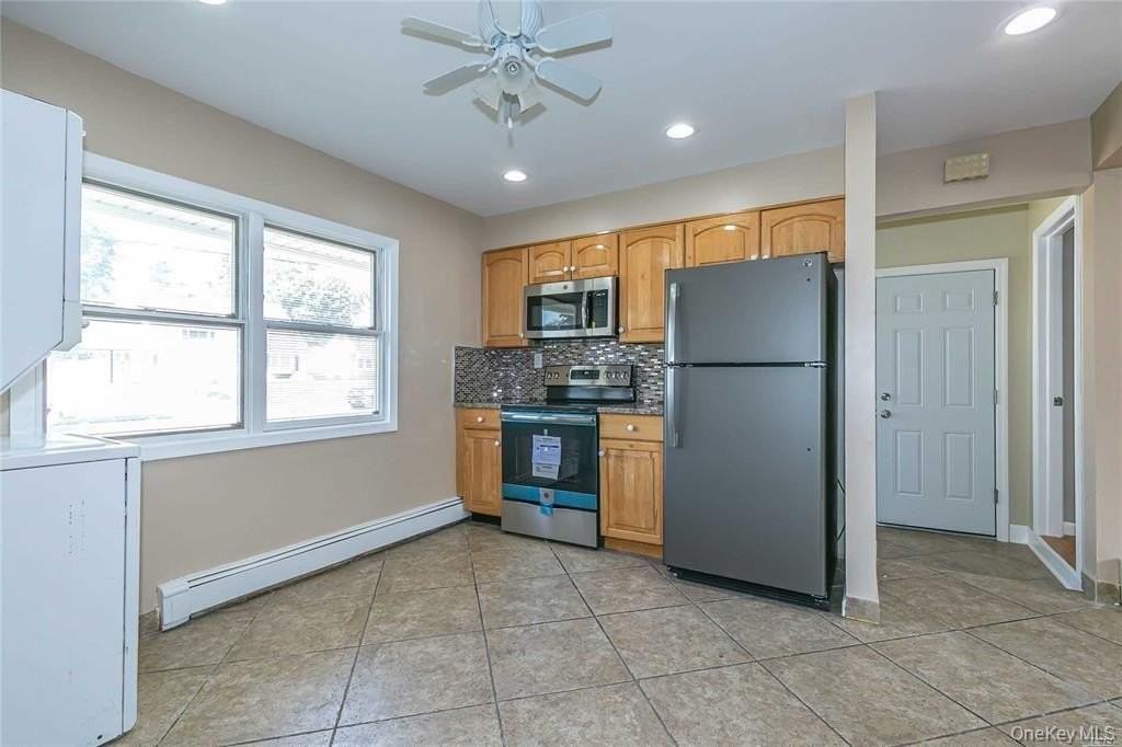 68 Bloomingdale Rd - Photo 4 of 17