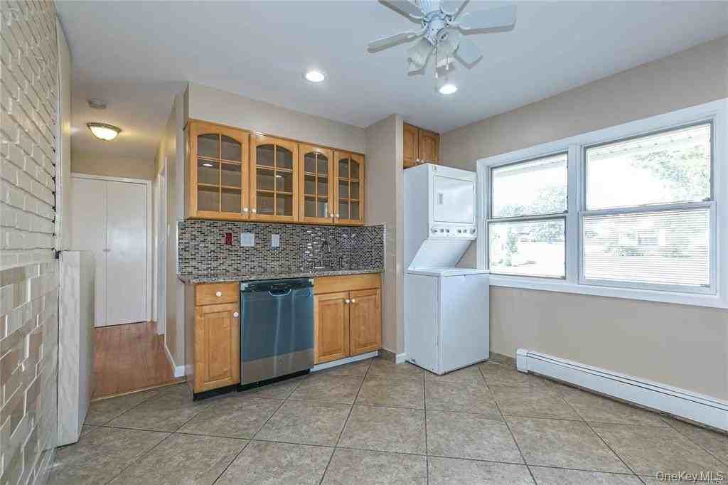 68 Bloomingdale Rd - Photo 5 of 17