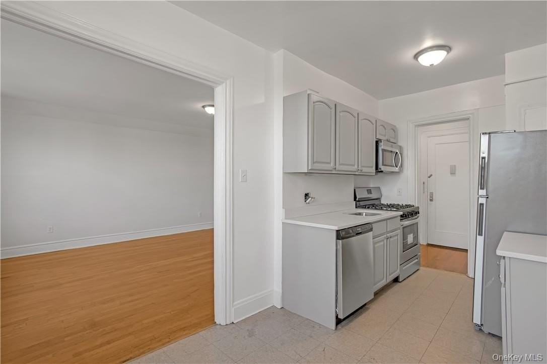 254 Martine Ave #3C - Photo 2 of 19