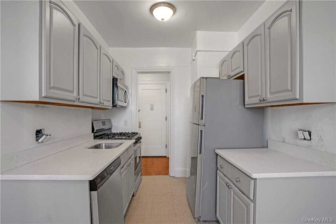 254 Martine Ave #3C - Photo 3 of 19