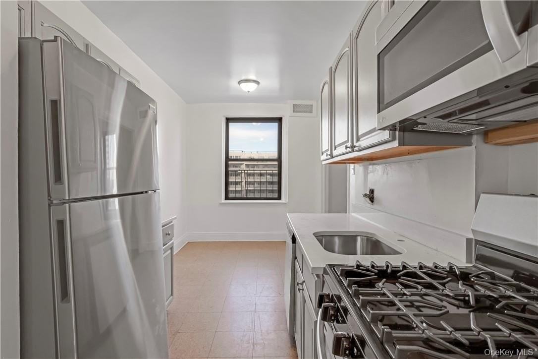 254 Martine Ave #3C - Photo 4 of 19