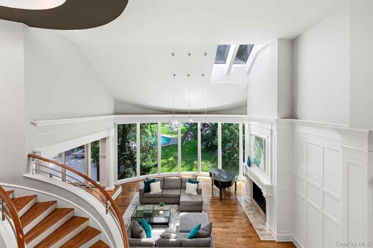 5 Coachmans Ct - Photo 4 of 50