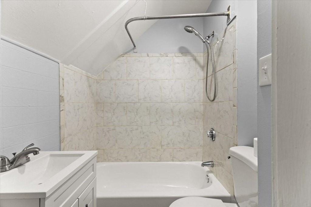 60 Calmar St #3 - Photo 7 of 12