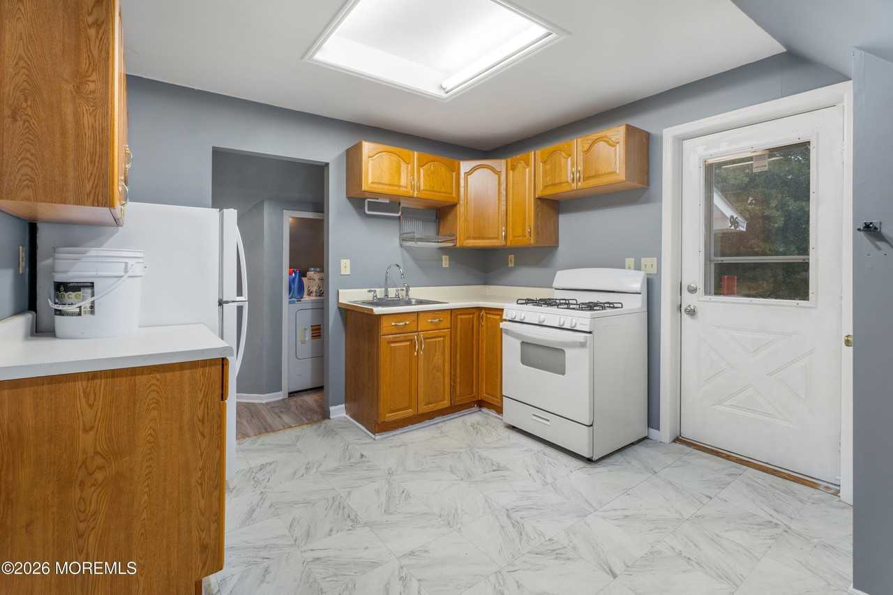 96 Wilson Ave - Photo 7 of 14