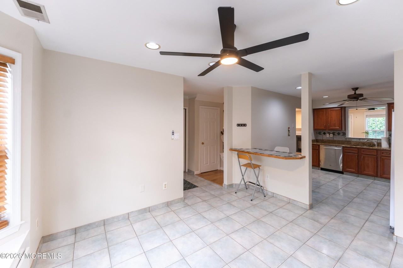 314 Towne Dr #10-4 - Photo 5 of 26