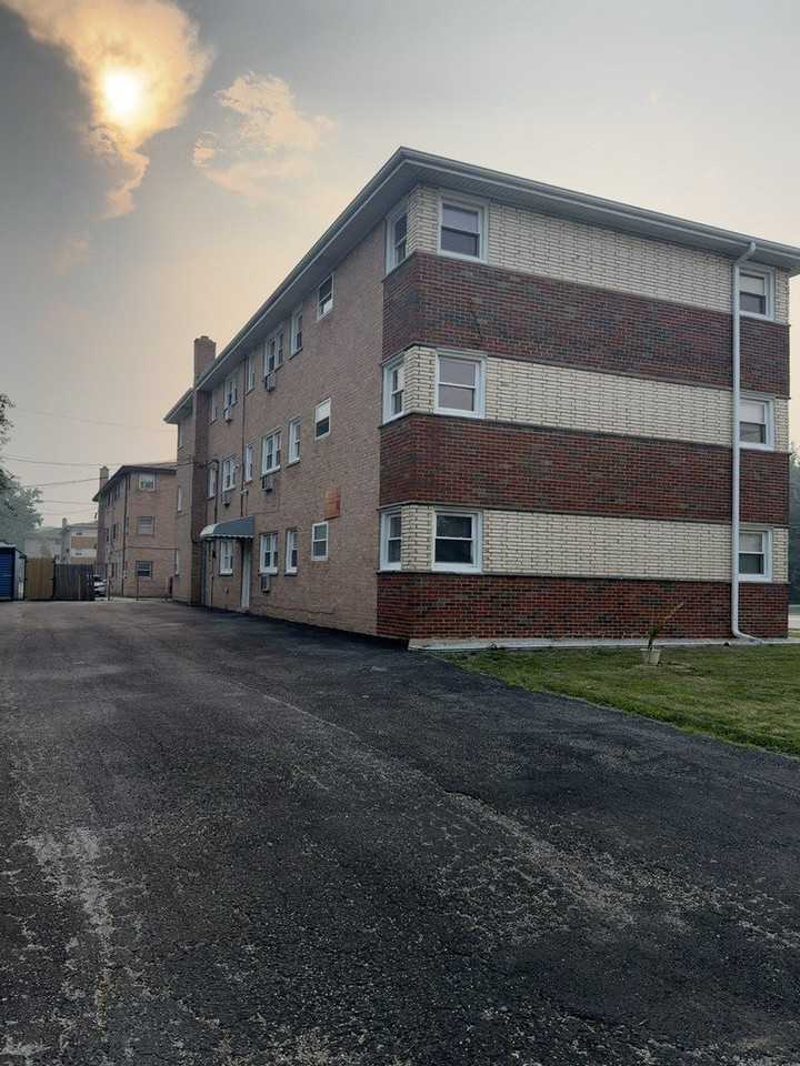 8700 S 82nd Ct #1E - Photo 2 of 12