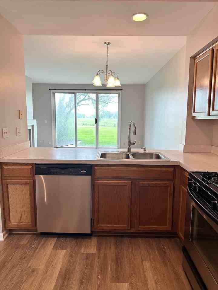 179 Polaris Dr - Photo 3 of 17