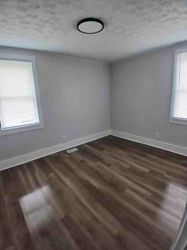 1616 W 16th St - Photo 2 of 10