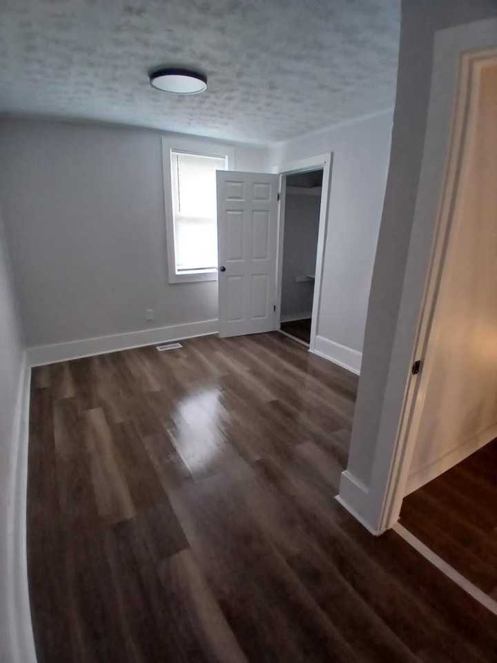 1616 W 16th St - Photo 3 of 10