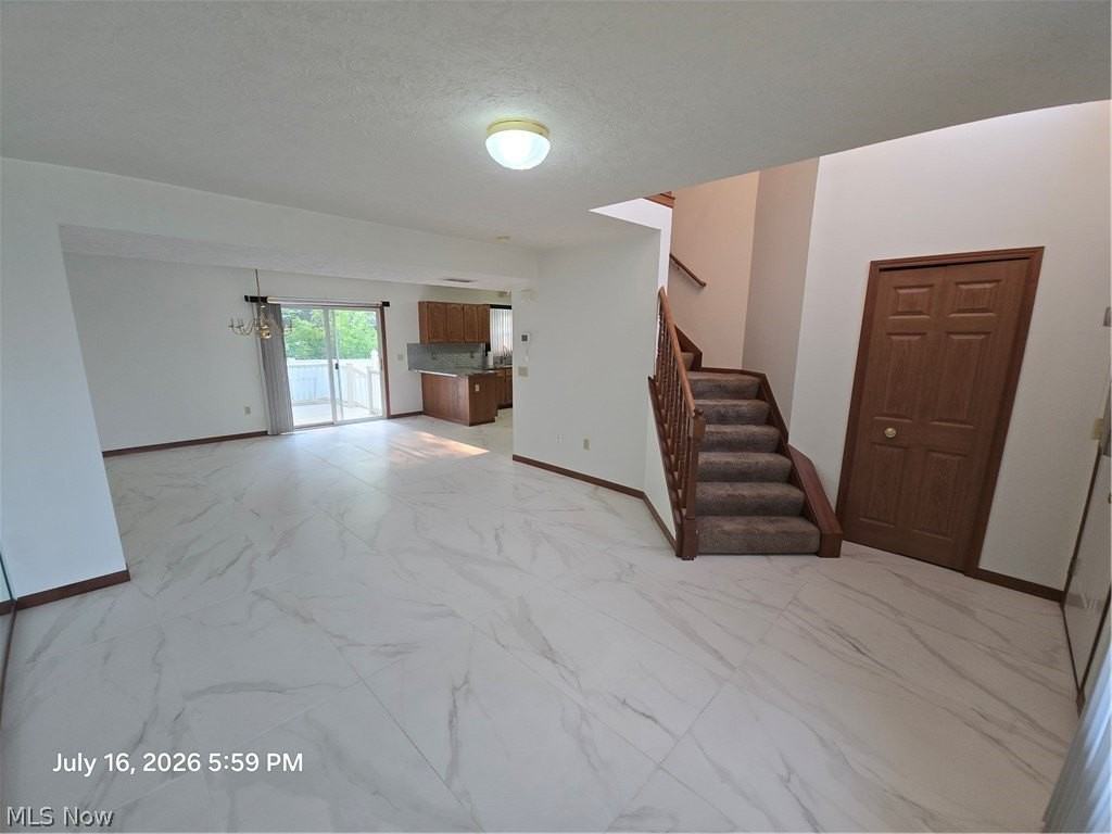 6400 Monroe Ln - Photo 4 of 26