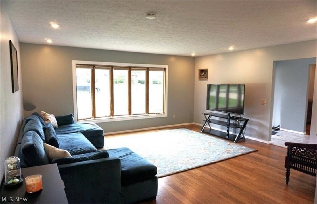 22309 Rock Creek Cir - Photo 3 of 14