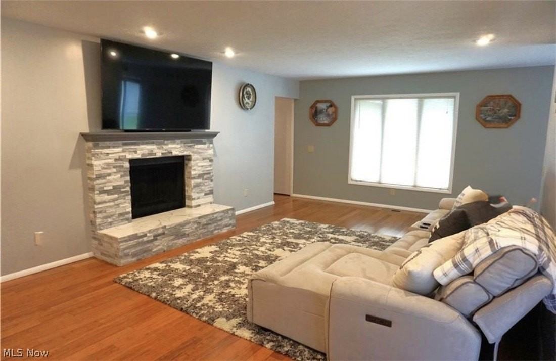 22309 Rock Creek Cir - Photo 5 of 14