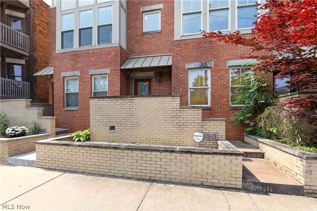 10933 Detroit Ave - Photo 2 of 31