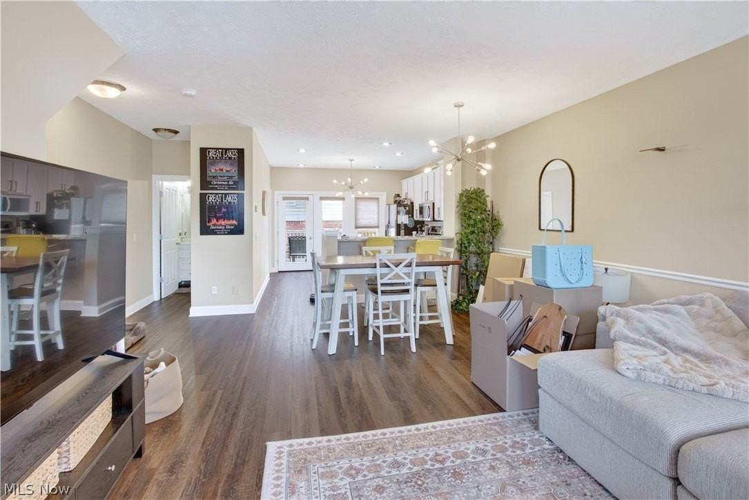 10933 Detroit Ave - Photo 5 of 31