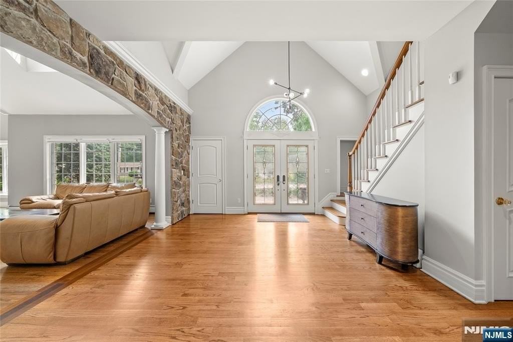 351 White Ave - Photo 4 of 30