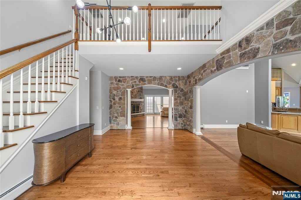351 White Ave - Photo 5 of 30