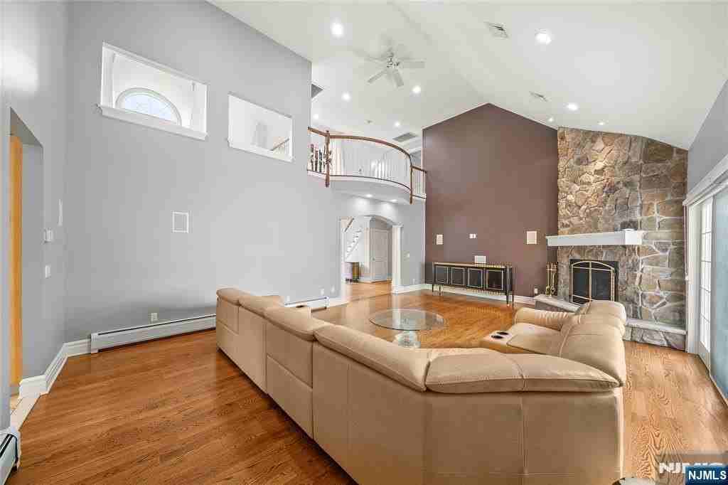 351 White Ave - Photo 6 of 30