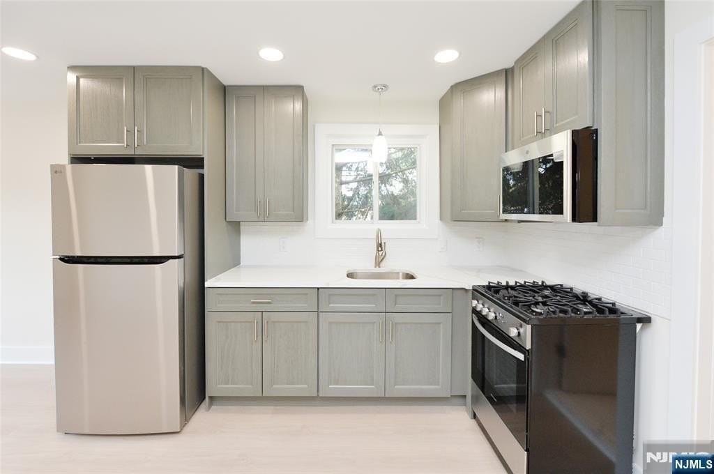 255 Rea Ave #6 - Photo 4 of 14