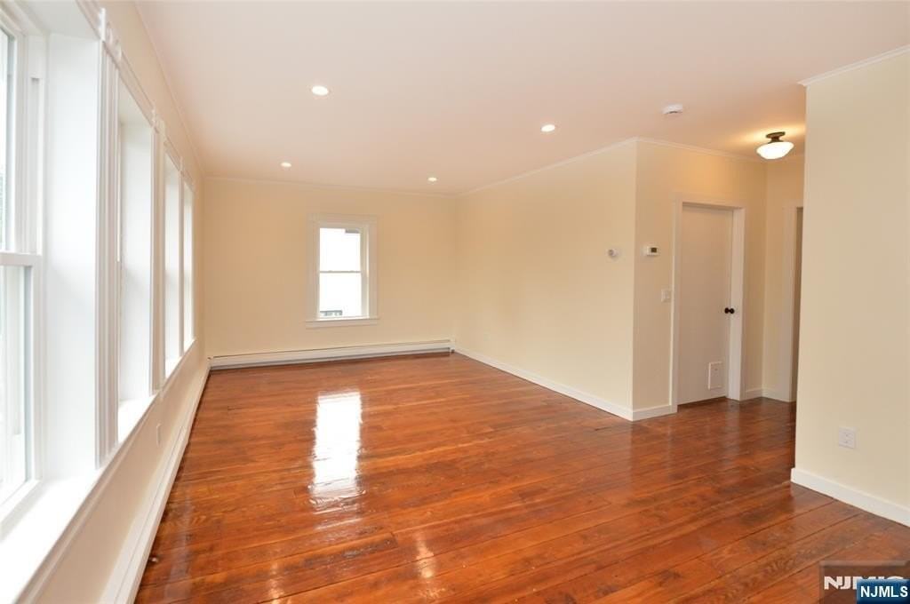 42 Park Ave - Photo 5 of 12