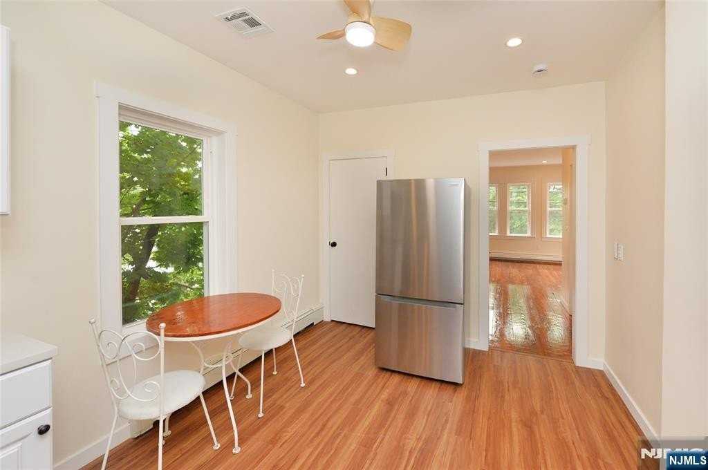 42 Park Ave - Photo 7 of 12