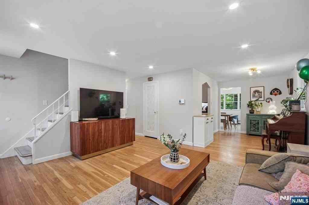 59 Delmar Ave - Photo 2 of 22