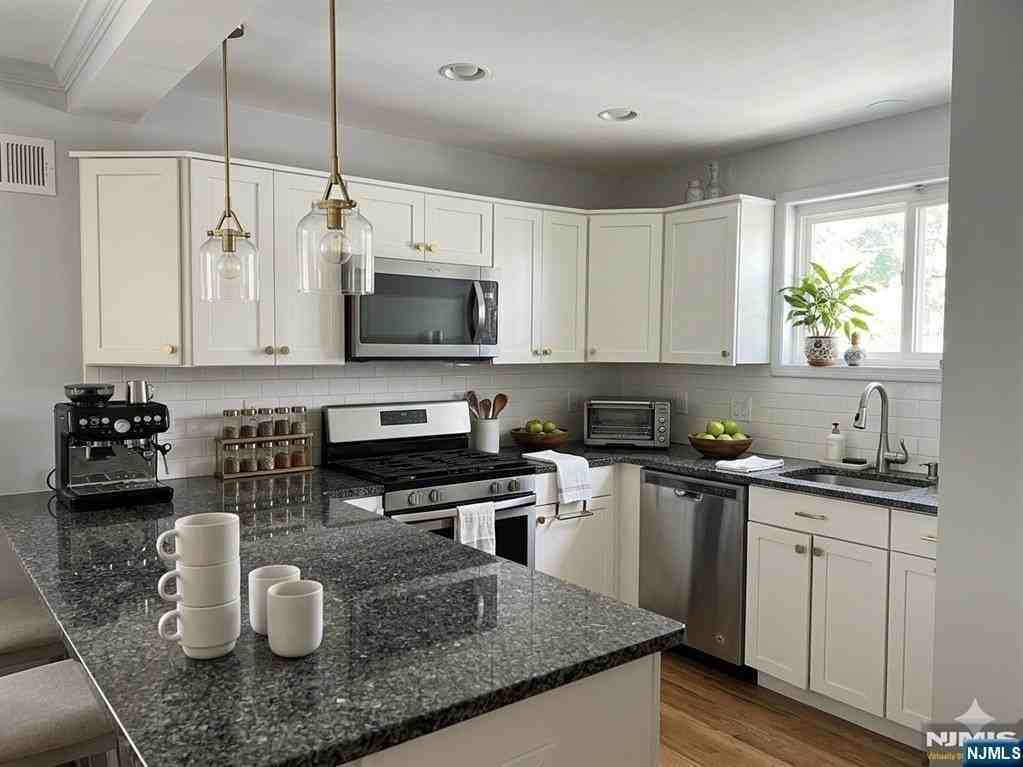 36 Edgewood Rd - Photo 3 of 22