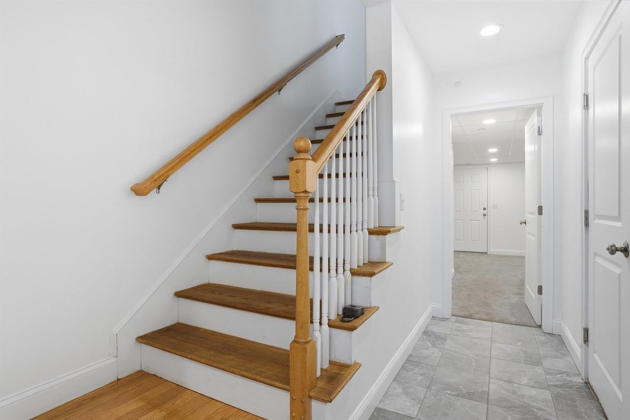 18 Dumaine Ave #E - Photo 4 of 35