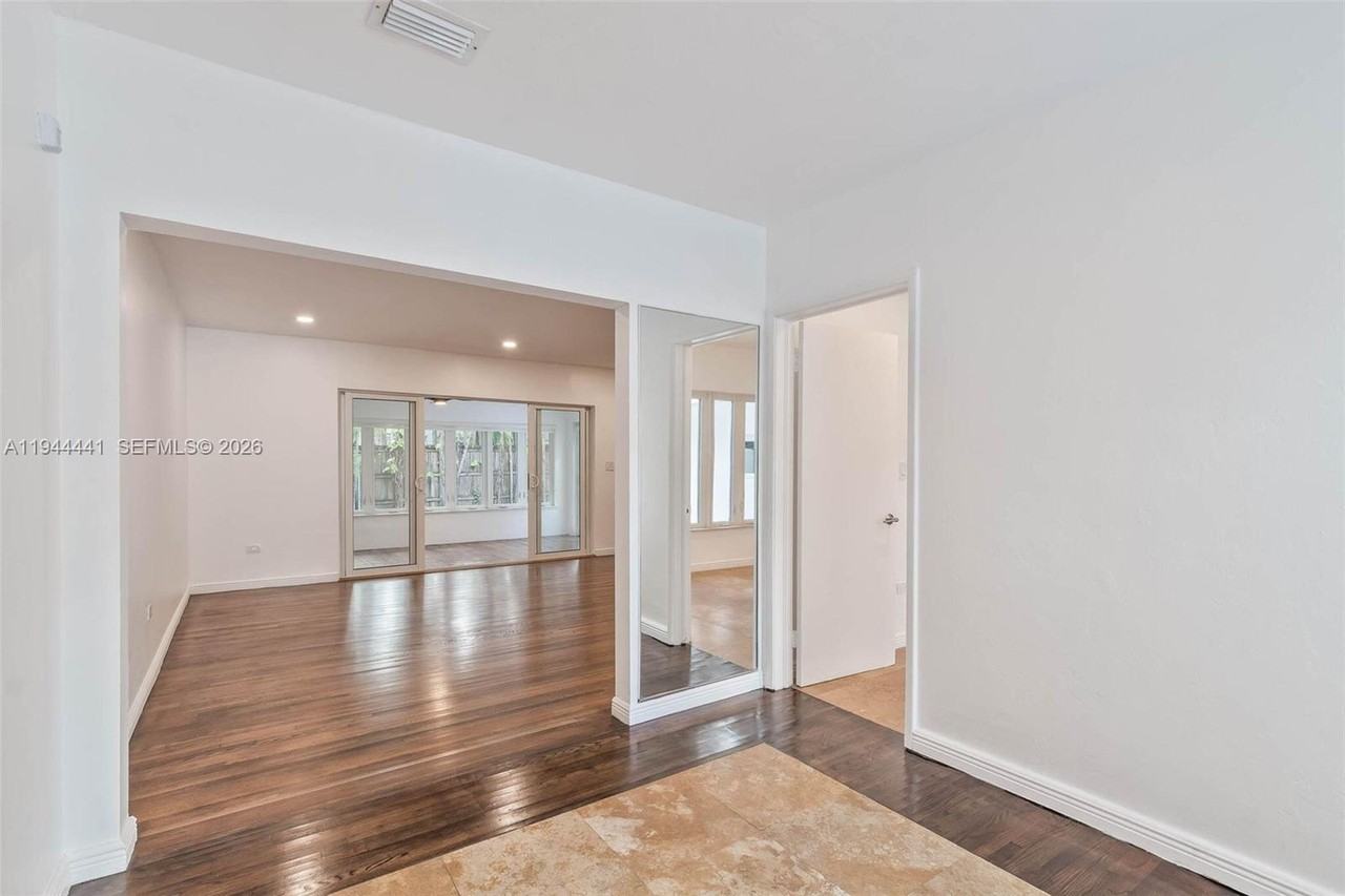 680 Ne 57th St - Photo 4 of 8