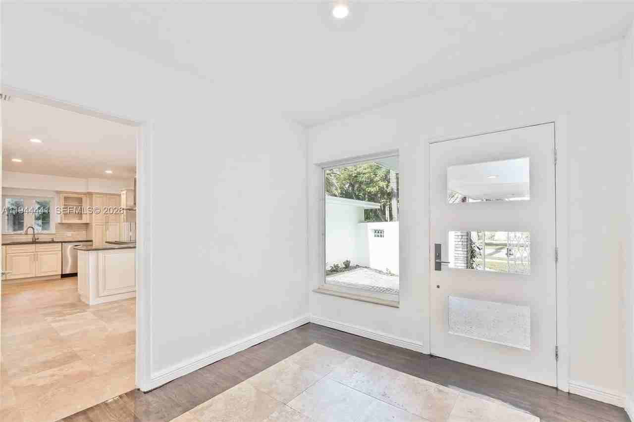 680 Ne 57th St - Photo 5 of 8