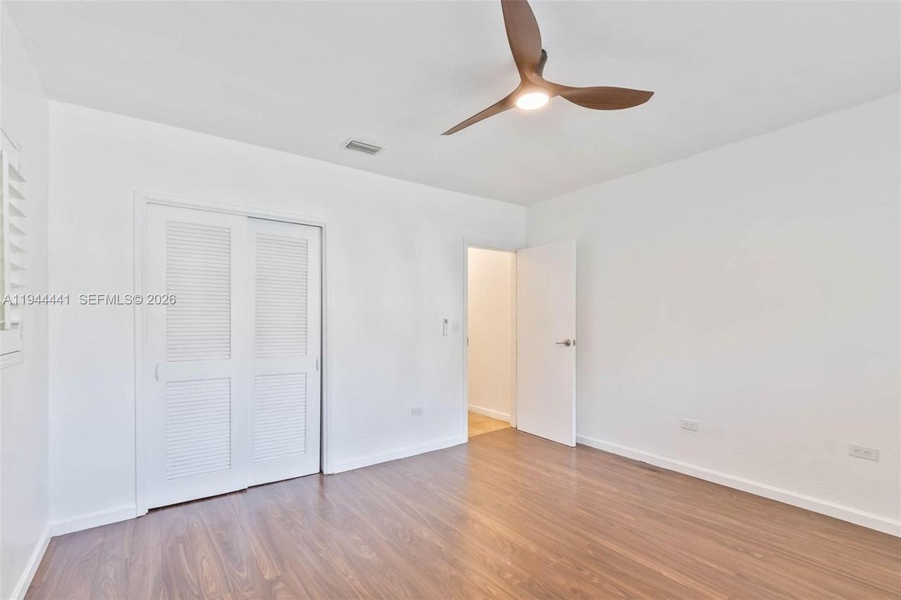 680 Ne 57th St - Photo 7 of 8