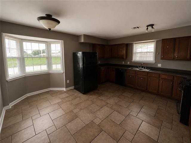 1001 E Saint Avide St - Photo 6 of 16