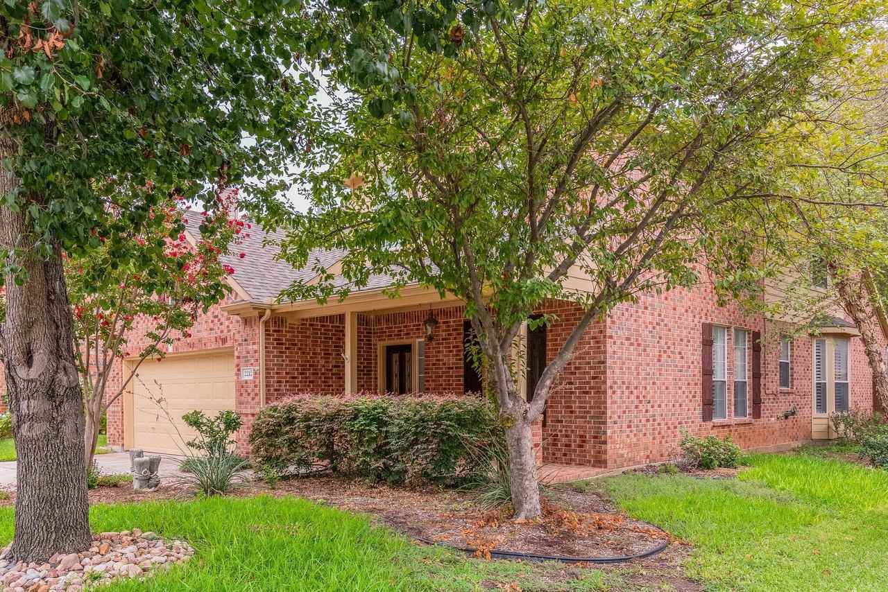 2212 Bayou Ct - Photo 4 of 34